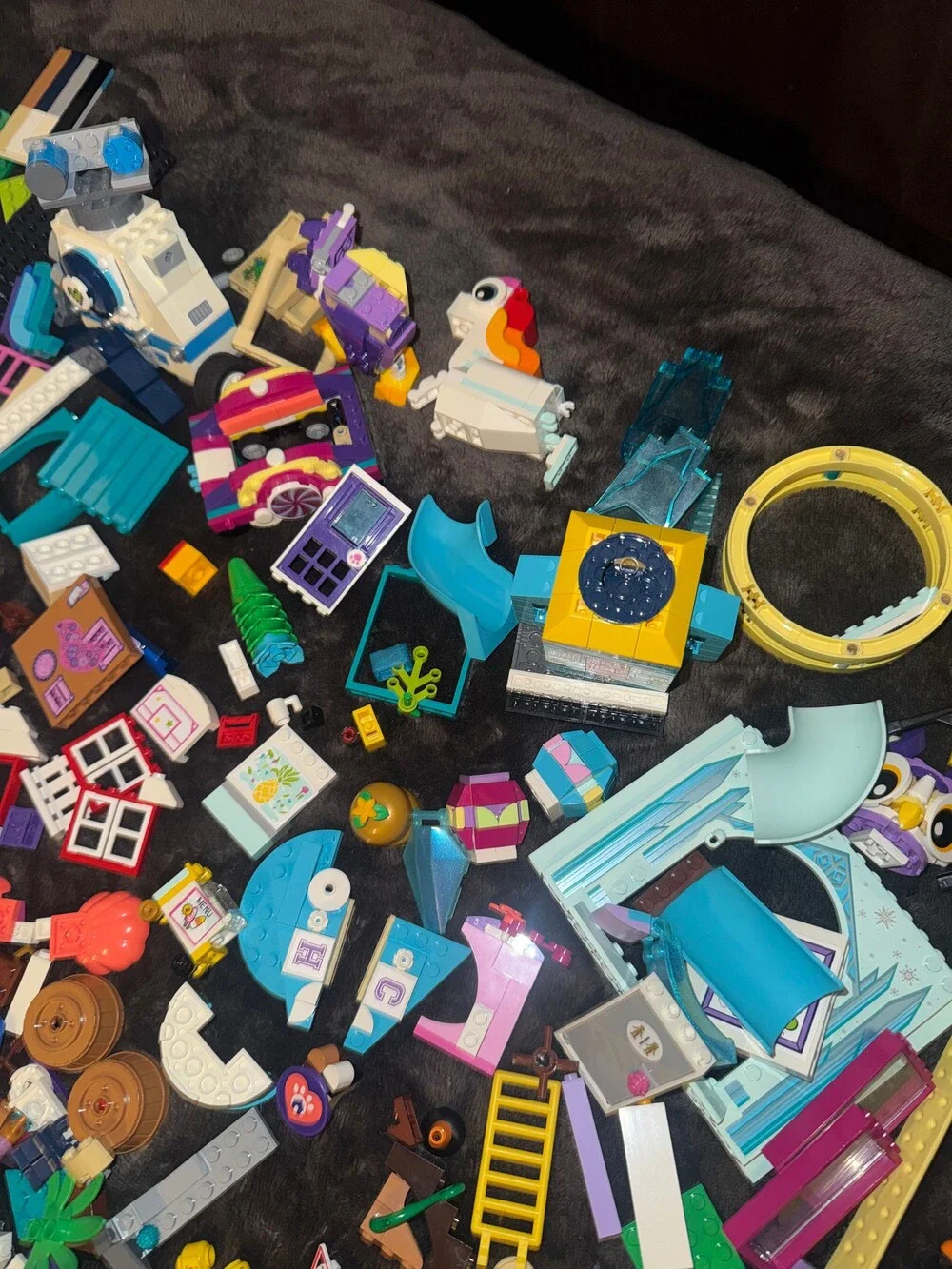 LEGO Assorted Pieces Minifigures Animals Building Parts Lot